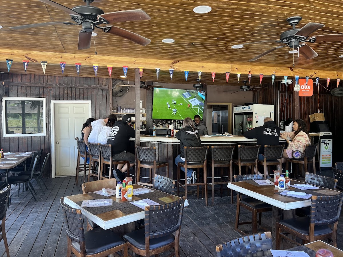 Smitty’S Beach Bar & Restaurant